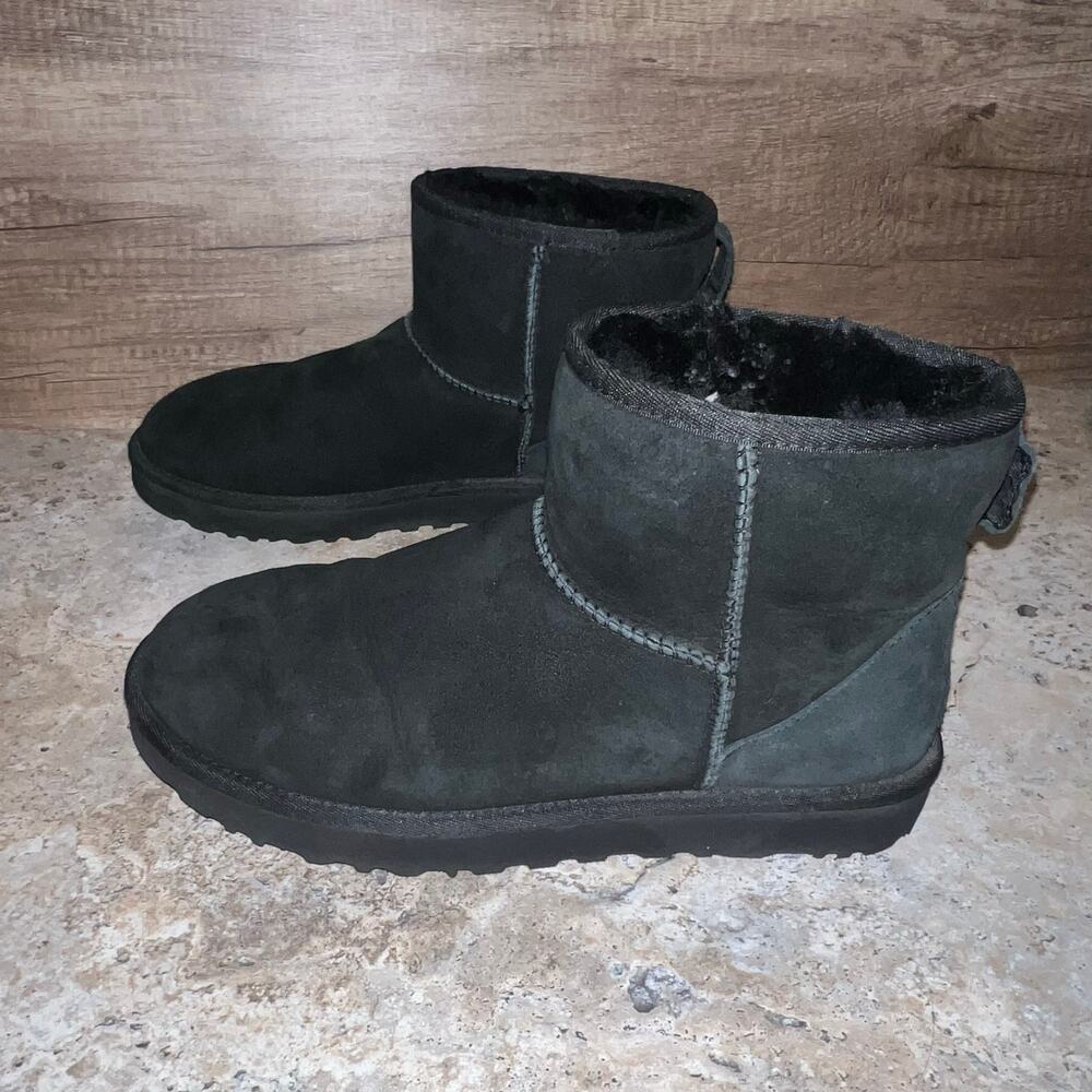 UGG Women's Classic Mini II Boots Size 9 Black 1016222 Sheepskin Ankle Slip On - Picture 4 of 9